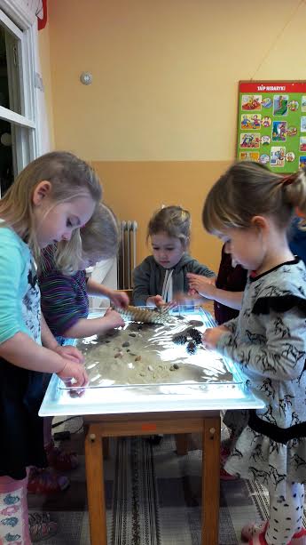 Projektas “Kuriame ant šviesos stalo”