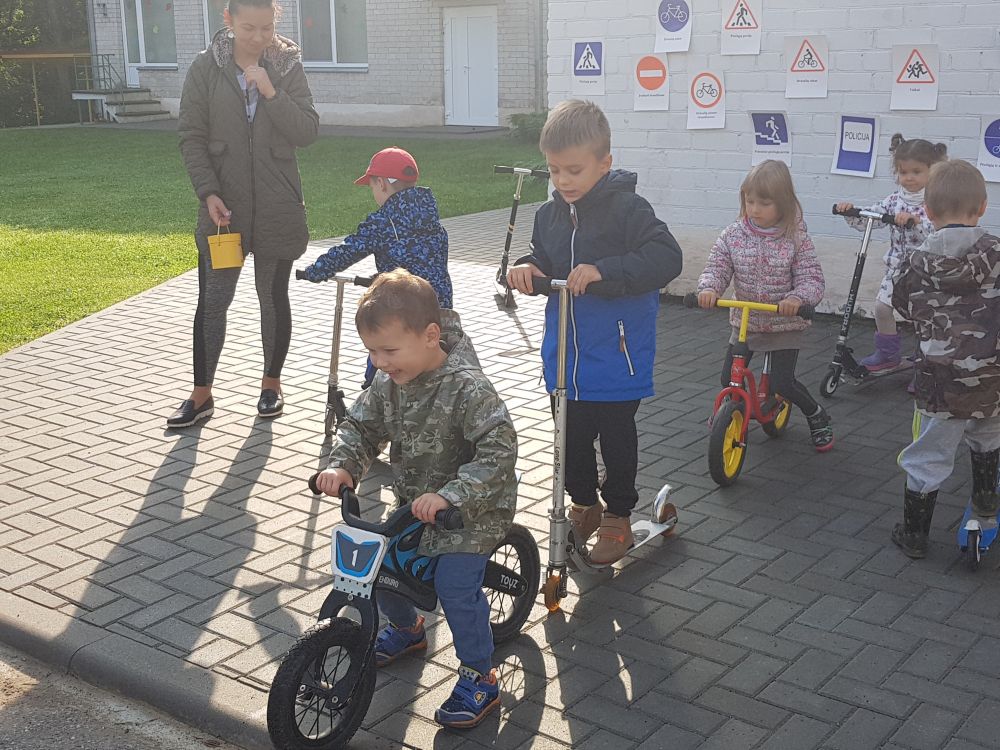 Tarptautinės dienos be automobilio paminėjimas  IV ir VI grupėse