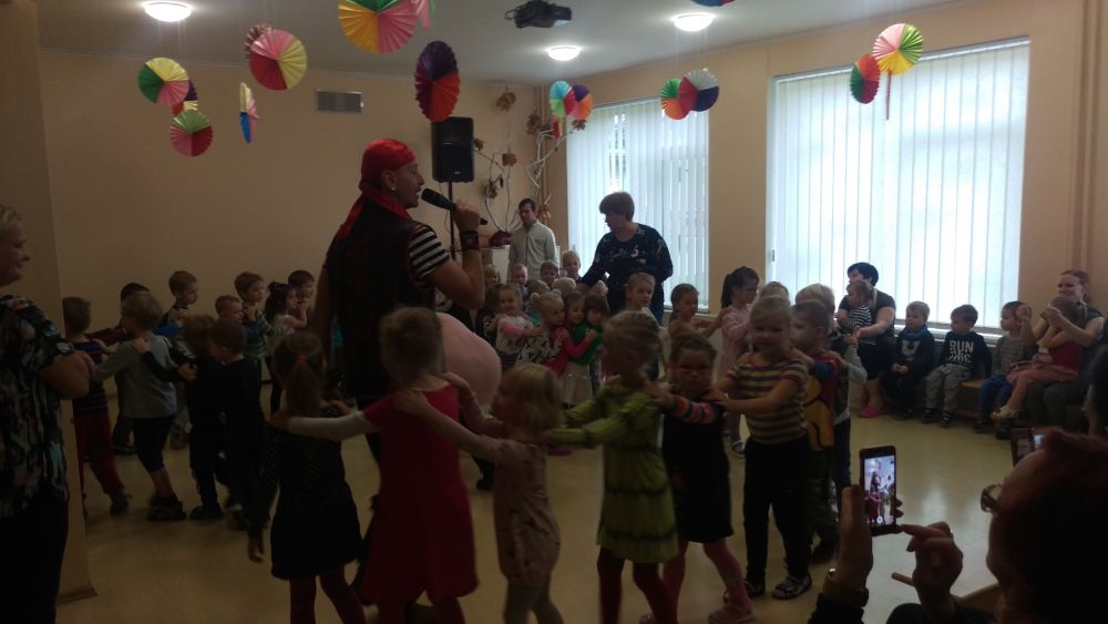 Muzikinė-edukacinė programėlė su Kapitonu Flintu ,,Metų laikai”