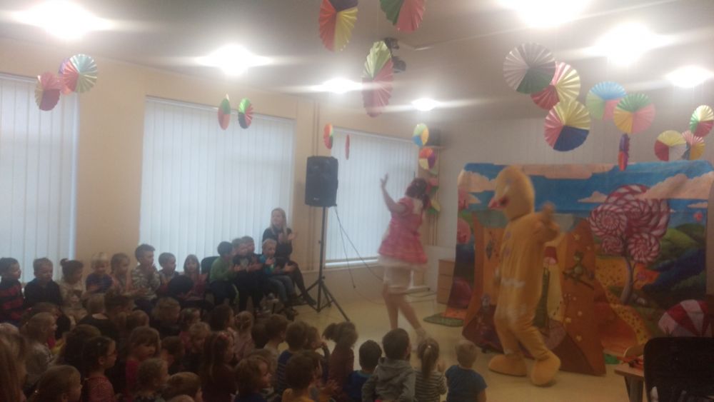Edukacinis spektakliukas ,,Mergaitė Doli saldainių šalyje”
