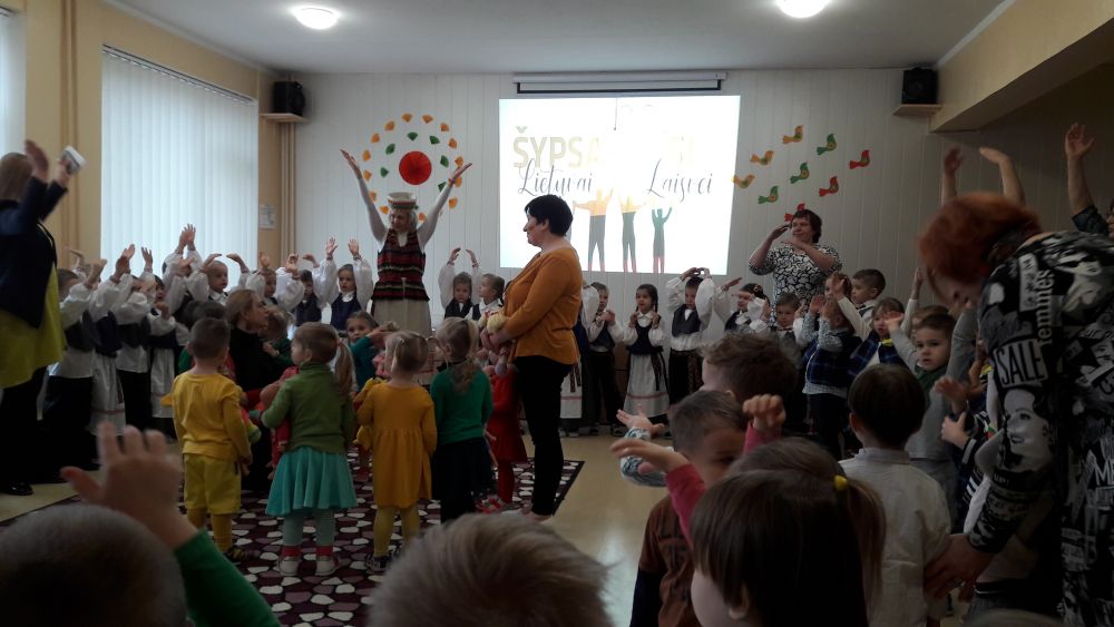 Vasario 16-osios minėjimas “Trijų spalvų simfonija”