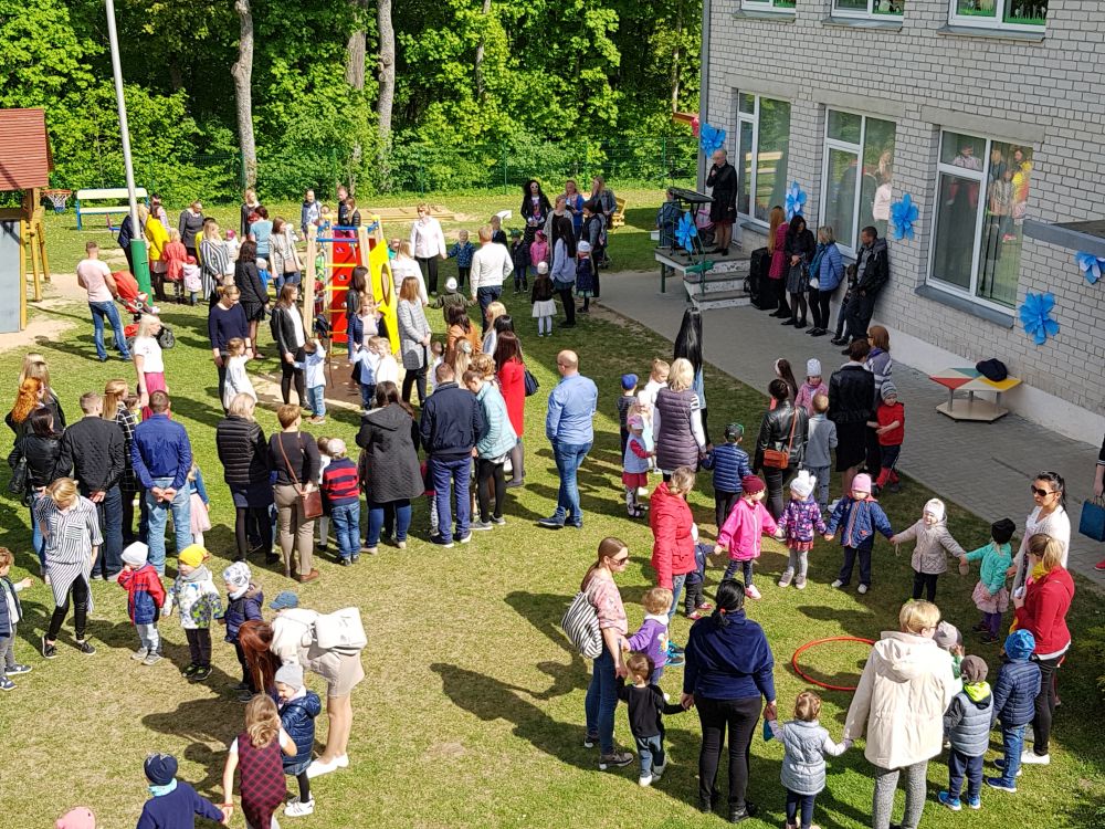 Bendruomenės renginys “Graži mūsų šeimynėlė šiandien susirinko” Bendruomenės renginys “Graži mūsų šeimynėlė šiandien susirinko”