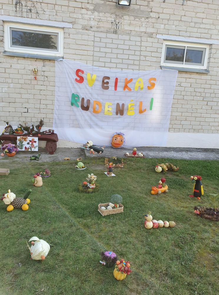 Rudeninė šventė “Rudens gėrybių pilna kraitelė”