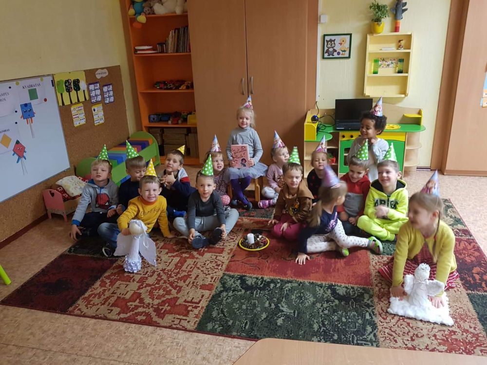 Rytmetys edukacinė veikla “Advento vainikas” Varliukų grupėje