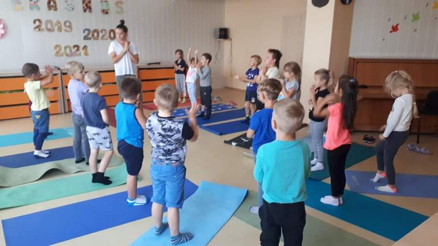 Joga darželyje!